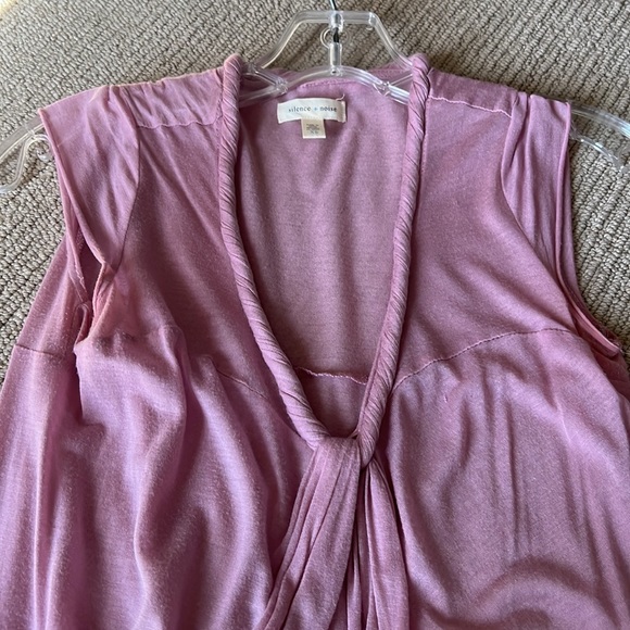 Tissue fabric flowy tank - Picture 3 of 3